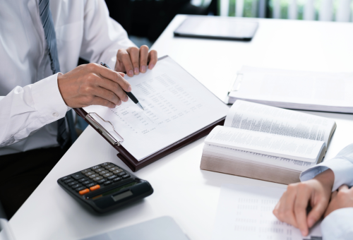 Nieuwe discussiepunten met de accountant in de boardroom.png